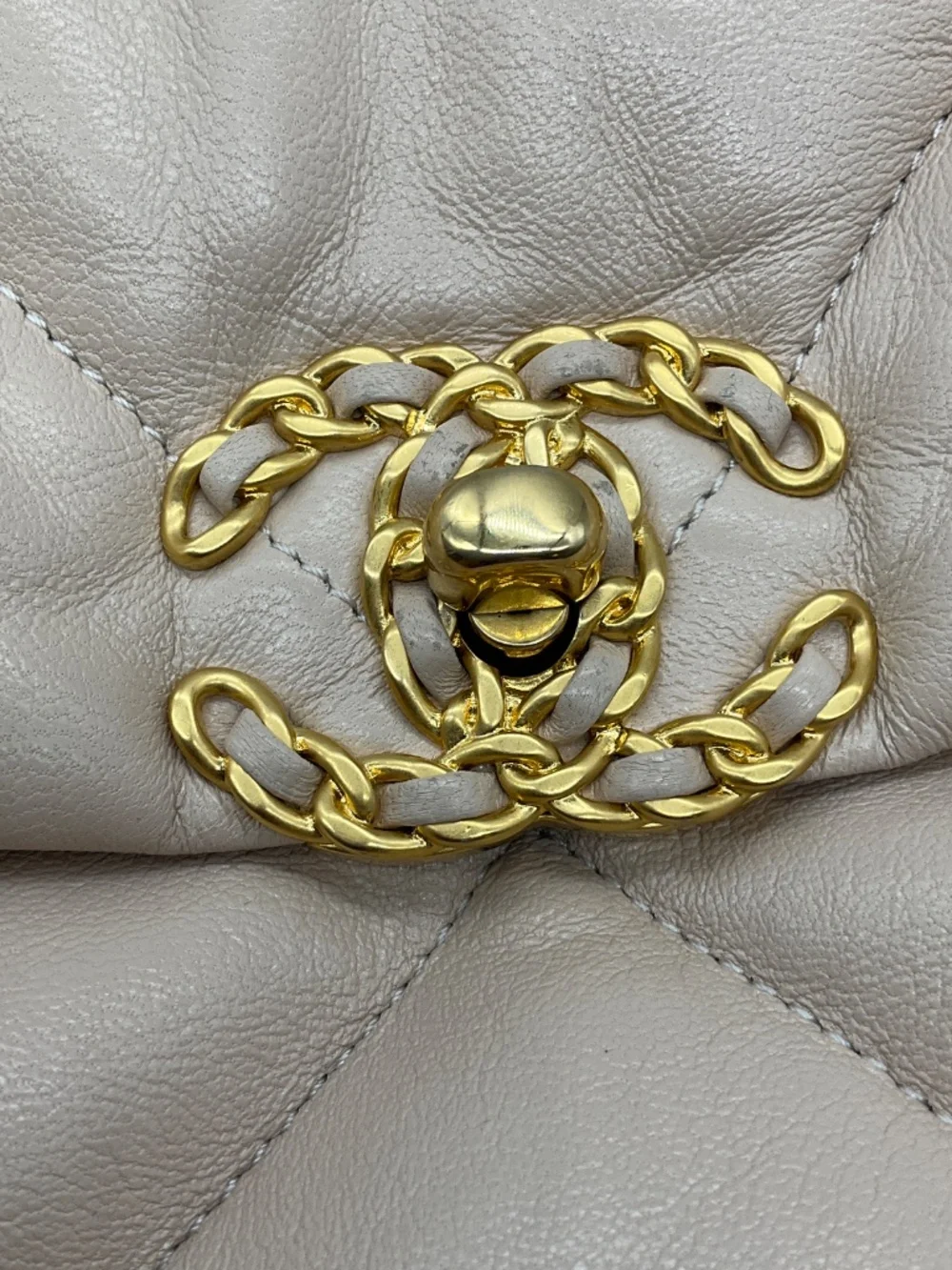 CHANEL BEIGE 2020 QUILTED LAMBSKIN LEATHER MEDIUM CHANEL 19 FLAP SHOULDER BAG WI